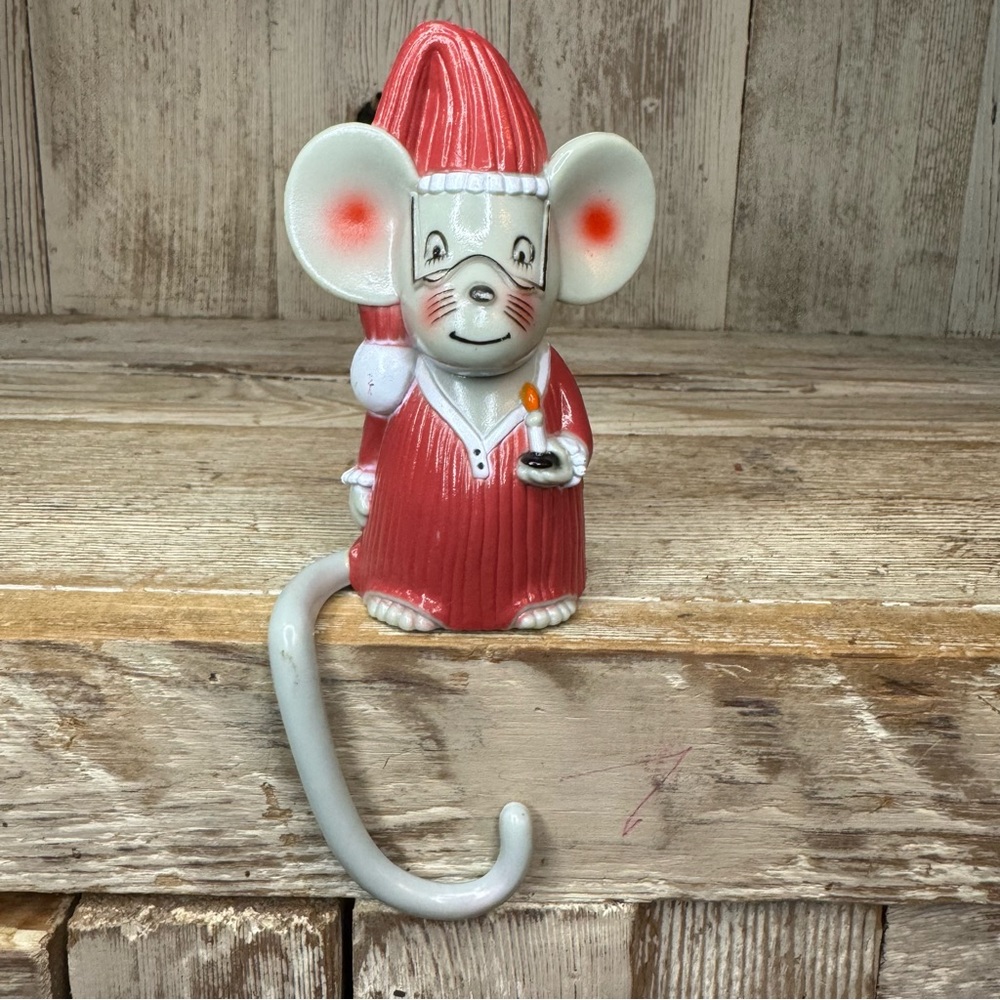 Vintage Sun Hill Industries Christmas Stocking Hanger Holder Plastic Santa Mouse